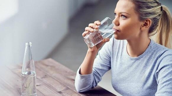 νερό που σας βοηθά να χάσετε βάρος